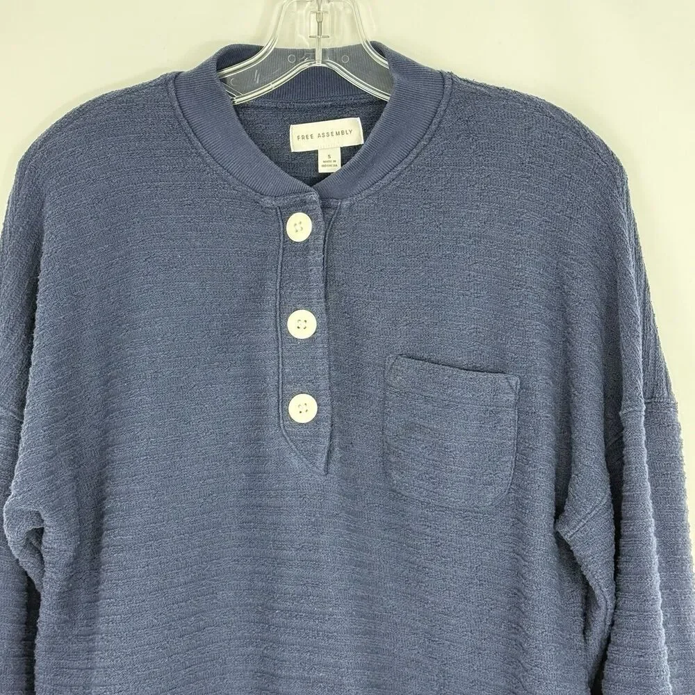 Free Assembly Sweater Women’s Blue Crewneck Small